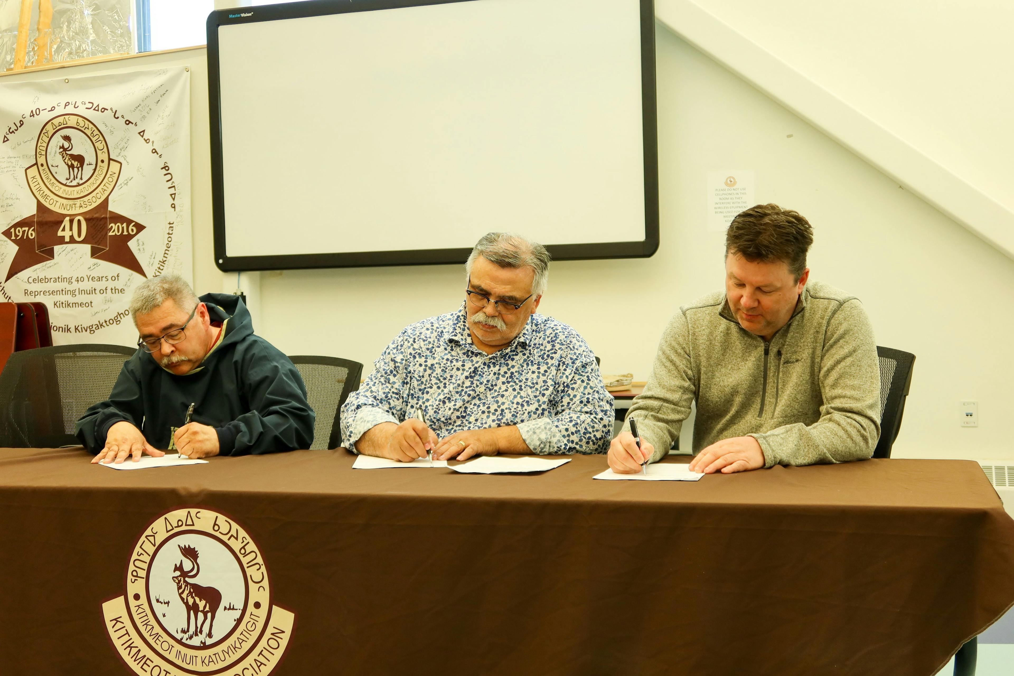 La Société d'habitation du Nunavut et l’Association inuite du Kitikmeot annoncent un accord de partenariat